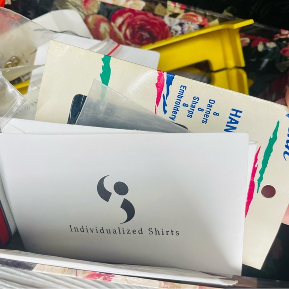 Random box sewing notions needles, looms, buttons, thread ,sewing machine parts - Picture 7 of 11